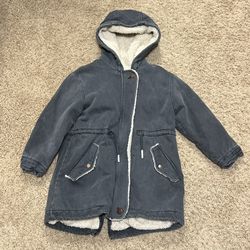 Grey Zara kids' coat with white lining, hoodie, and pockets #kidswear