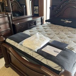 Elegant Stunning Bedroom Suite! 