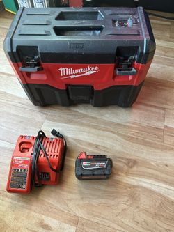Milwakee Vacuum with battery and charger 