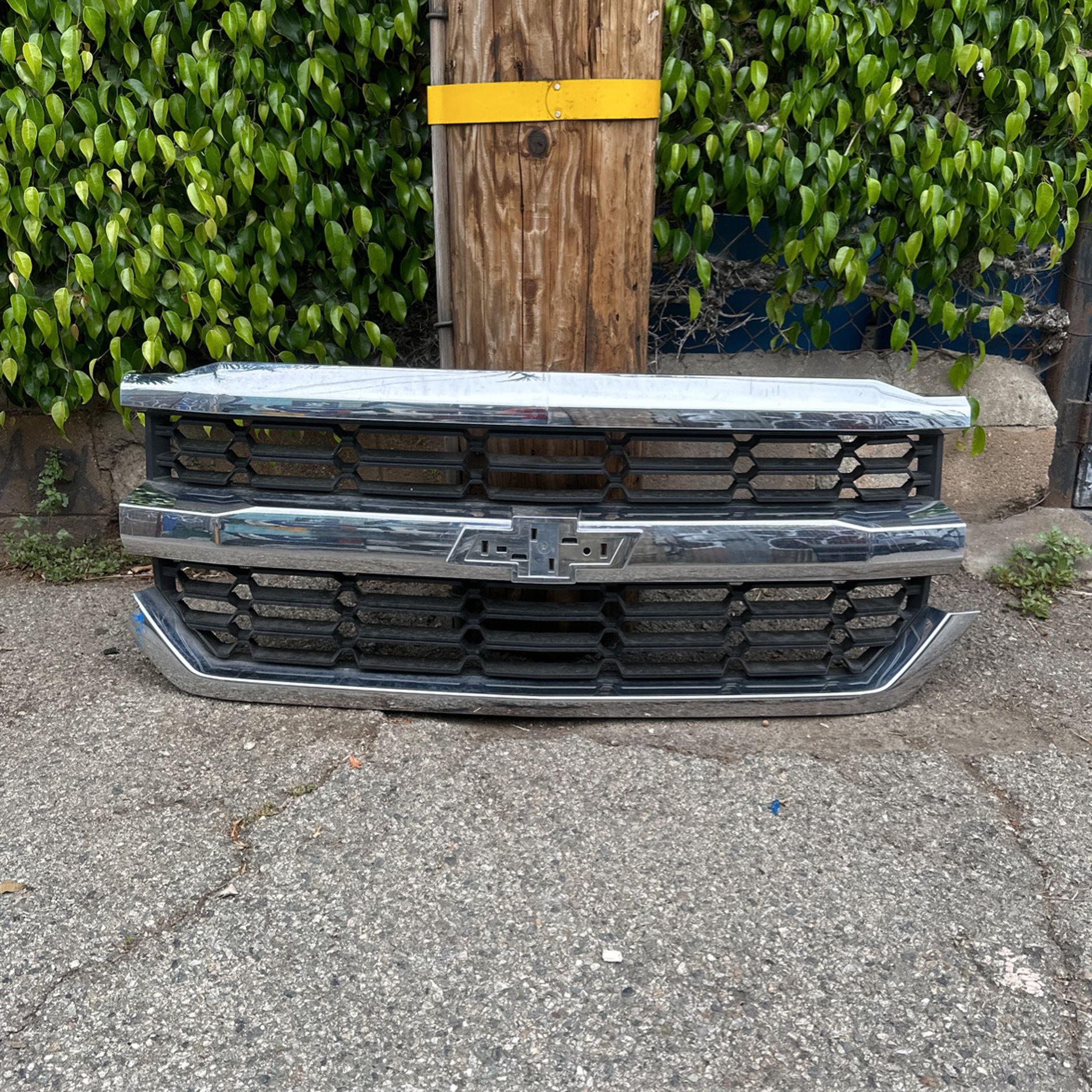 2016 2017 2018 2019 Chevy Chevrolet Silverado Front Bumper Upper Grille Original Used Oem 
