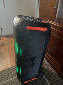 Partybox jbl710. Speaker