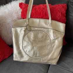 beautiful authentic coach bag