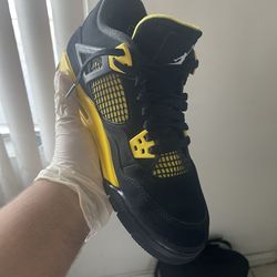 Jordan 4 Thunders