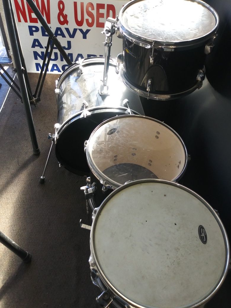 DRUM SET