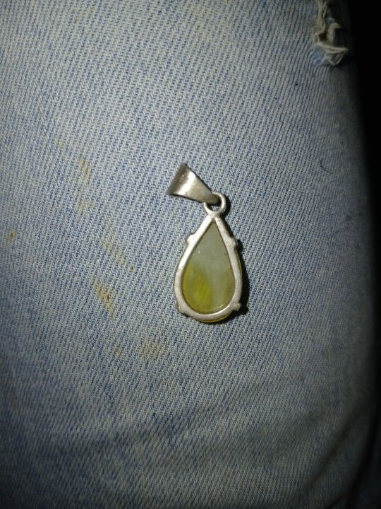 950, Prehnite Pendent