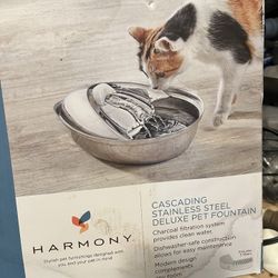 Cat Water Fountains, Waterers & Accessories $45