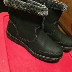 Khombu Short Boots New 