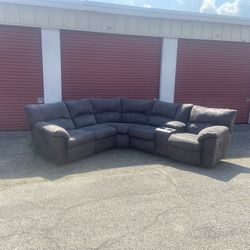 Nice Gray Recliner Sectional ( Pick Up Only)