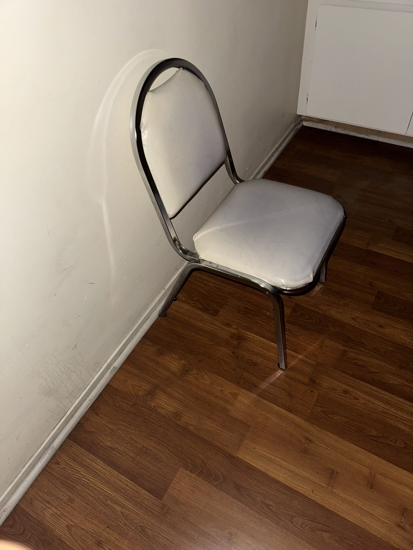 Doctors Office Chair (B)