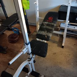 Weight Bench With Lat Pull. 