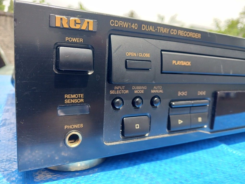 RCA CDRW140 DUAL-TRAY CD RECORDER