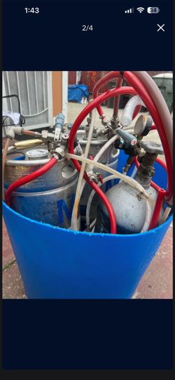 2pony kegs and full c02 tank.