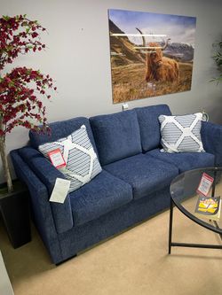 Navy Sofa  /Next-Gen Nuvella Fabric / Sofá Cómodo