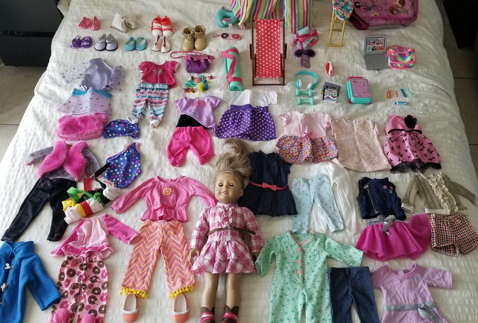 American Girl Doll /Clothes & Accessories
