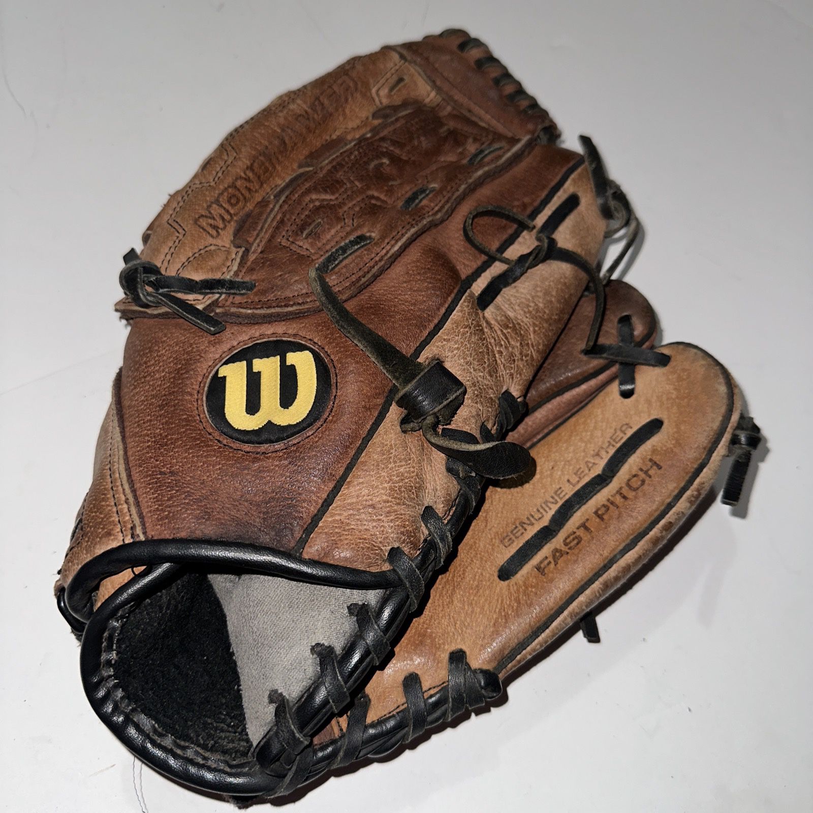 Wilson A0440 FP12 Fastpitch 12" Softball Glove, Mitt Brown Leather RHT