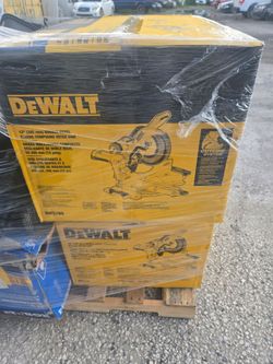 DeWalt 12" Double Bevel Sliding Compound Miter Saw