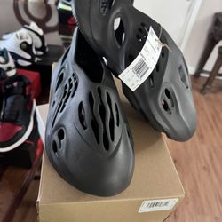 Adidas Yeezy Foam runner Size 9 Asking For 175 OBO