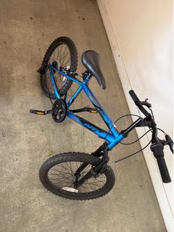 Toddler huffy bike blue works great