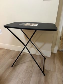 Foldable table