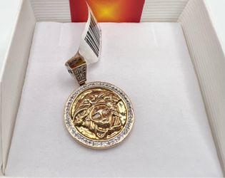 10kt yg luxury diamond pendant