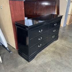 Dresser $160