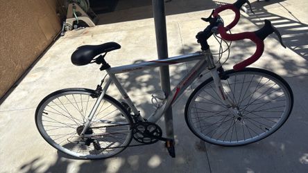 A swing bicycle 18 speed everything original like new and is either aluminum or carbon but everything is very good like new A swing bicycle 18 speed e