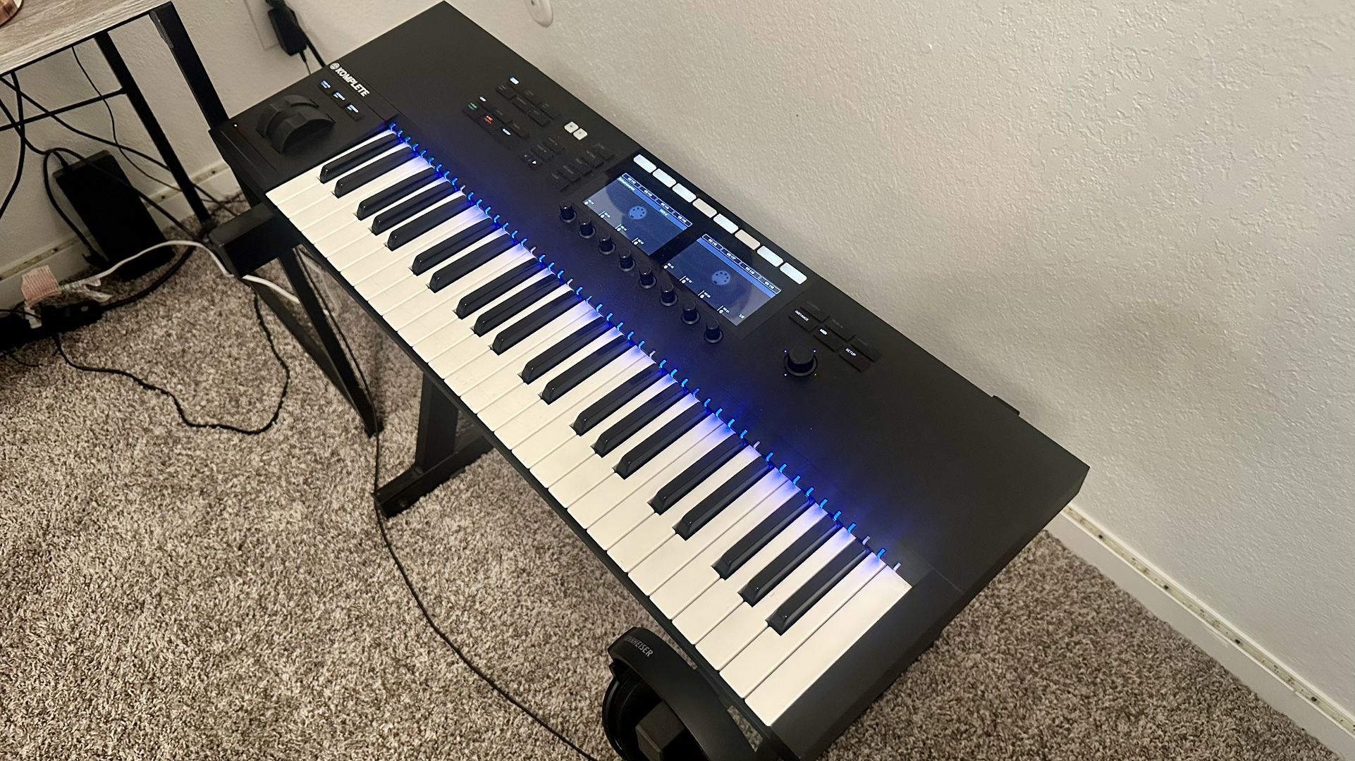 Native Instruments S49 MIDI Keyboard