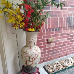 Very Large And Beautiful Chinese Vase With Stand Base