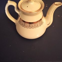 6 Cup HALL CHINA Teapot
