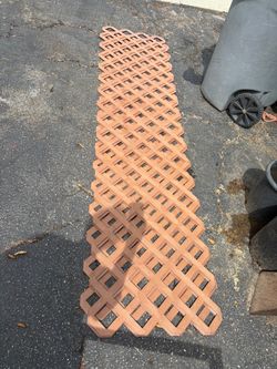(4) sheets of 2’x 8’ Redwood VINYL  LATTICE