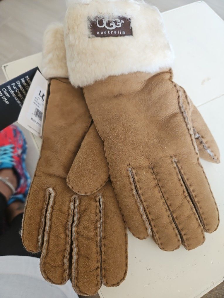 UGG Suede And Sheepskin Gloves. Womens.