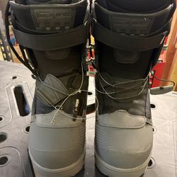 Men’s Size 13 vans Infuse Snowboard Boots