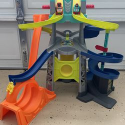 Fisher-Price Little People Toddler Playset Launch & Loop Raceway Race Track with Lights Sounds & 2 Toy Cars