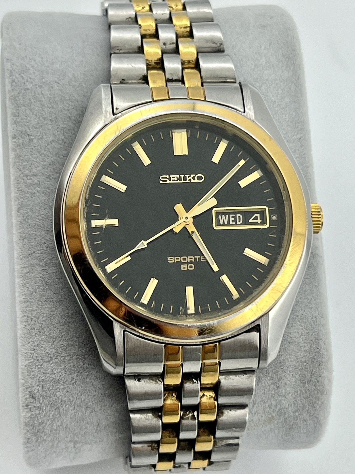 Seiko Two Tone Watch Indicator Date 36mm Size Case 19in Wrists Size Seiko two tone watch indicator date 36mm size case 19in wrists size