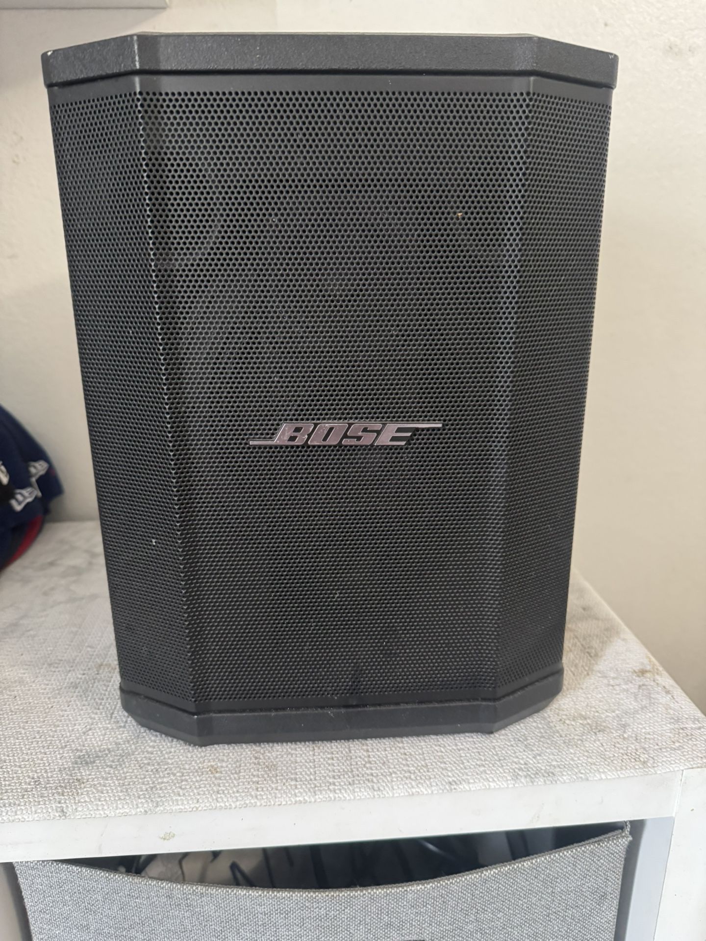 I got 2 Bose Bluetooth speakers in great condition 750 for both