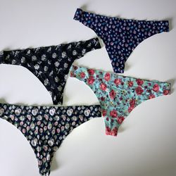 11 Thongs Size M, Mixed Brands