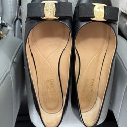Beautiful Ferragamo Leather Flats Shoes Size 8.5