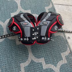 TAG Football Shoulder Pads Medium 13-14