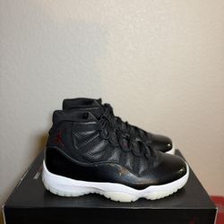 Size 9 Nike Jordan 11 72-10