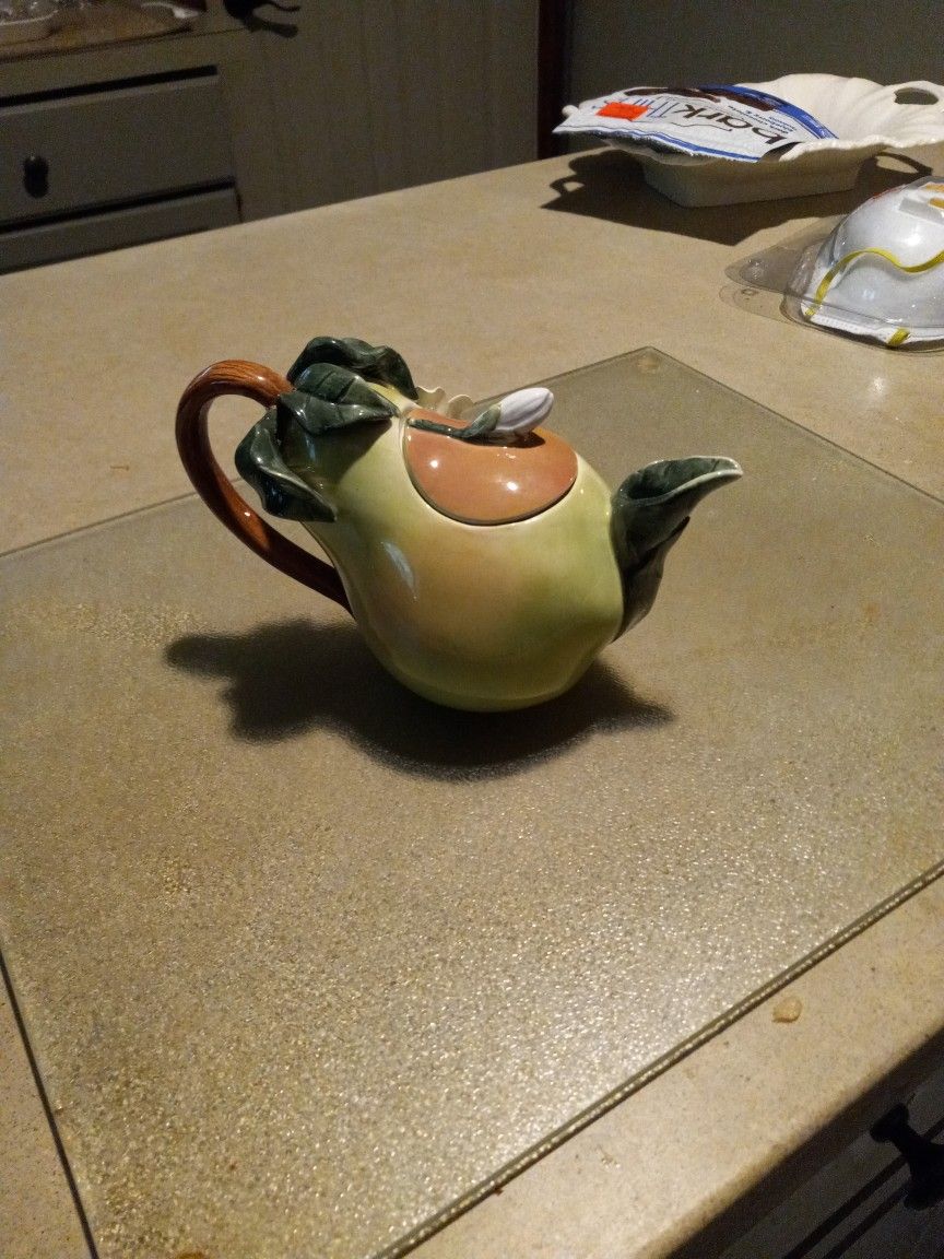 TEA POT