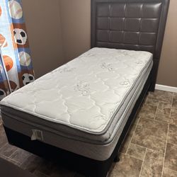 Twin Bed  Brand New Mattress Good Condition 