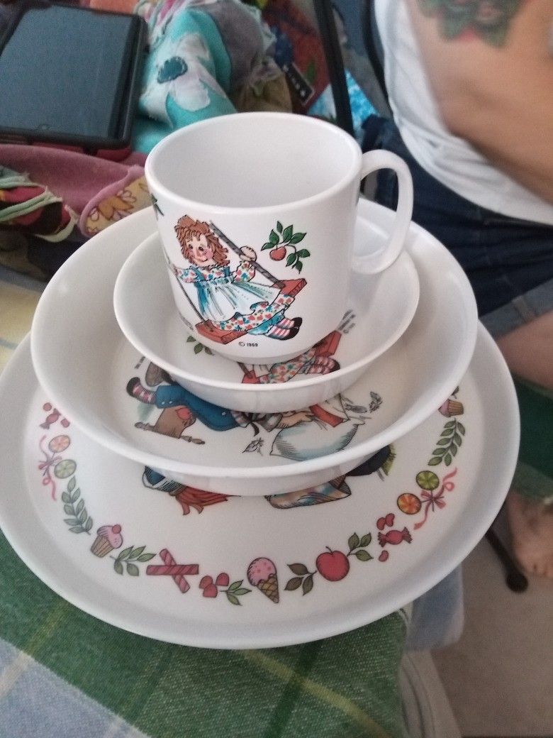 Vintage Raggedy Ann And Andy Plastic Dishwasher Set