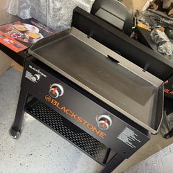 Blackstone Original Parrilla para Exteriores, Parrilla de Propano de 2 Quemadores y 28" con Tapa Dura, Negra