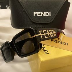 New w/Case, FENDI Sunglasses with case for Sale in Denver  display picture 3