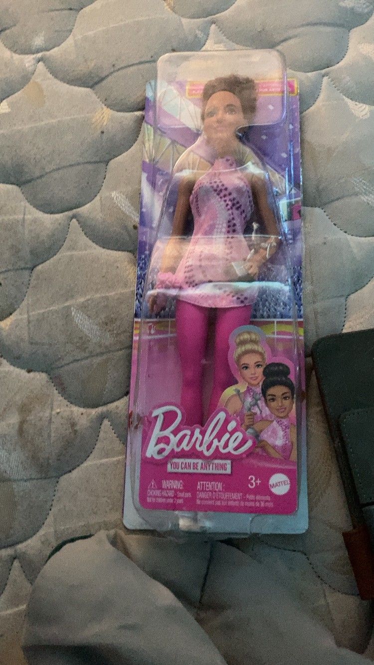 Barbie Figure skater Doll