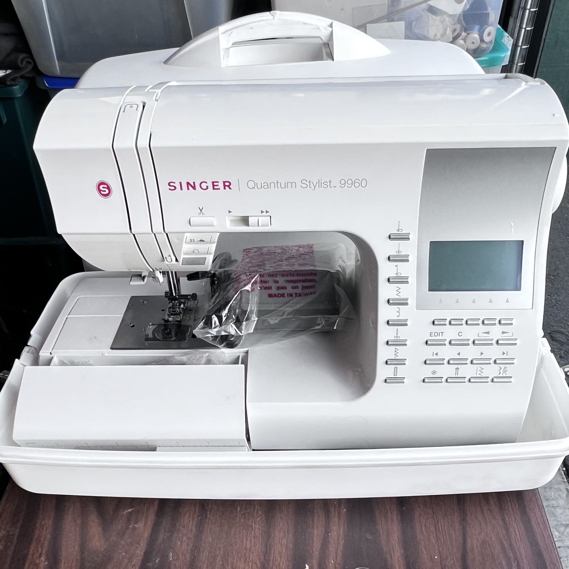 New Singer Quantum Stylist 9960 Sewing Machine  Built-In Lettering & 600  Stitches for Sale in Las Vegas, NV - OfferUp