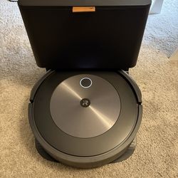 iRobot Roomba J7+