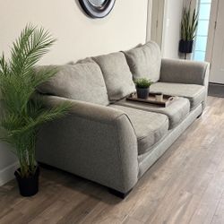 Grey Couch (FREE Delivery!🚚)