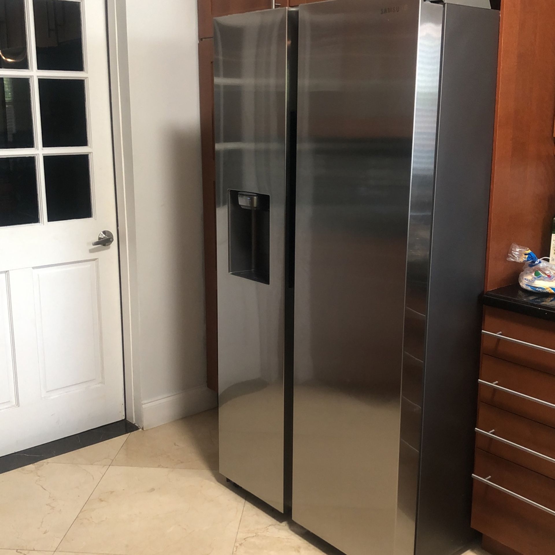 Samsung refrigerator 2 years old model rs27t5200sr for sale in miami