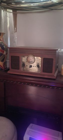 Retro Style AM/FM Radio with Cassette Player